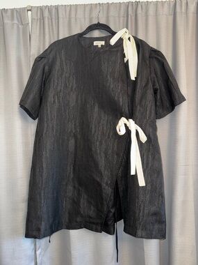 GHOSPELL Black Textured Wrap Top